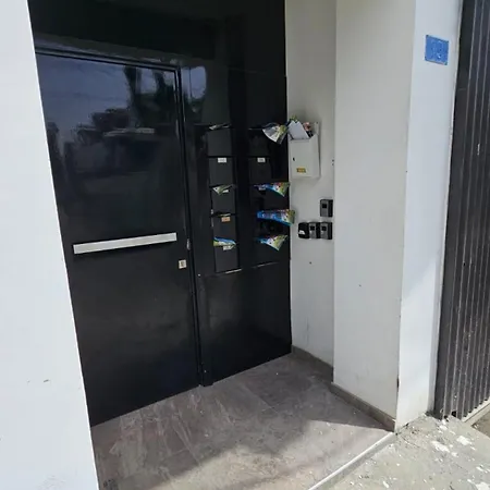 The Cozy Seaside Retreat * 拉纳卡