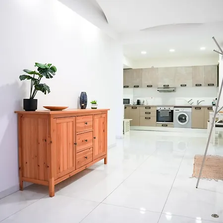 The Cozy Seaside Retreat *