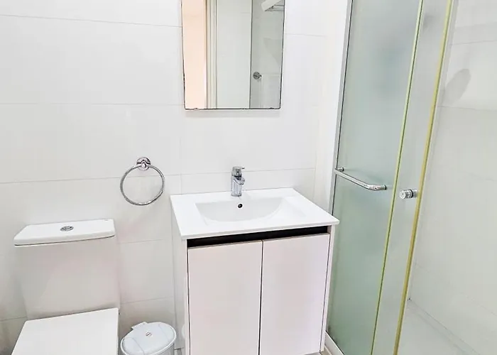 The Cozy Seaside Retreat Апартаменты Ларнака