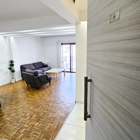 The Cozy Seaside Retreat 라르나카